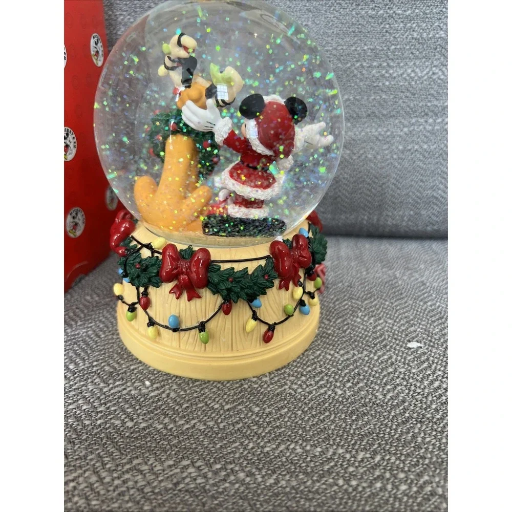Disney Enesco Mickey Pluto Musical Snowglobe 